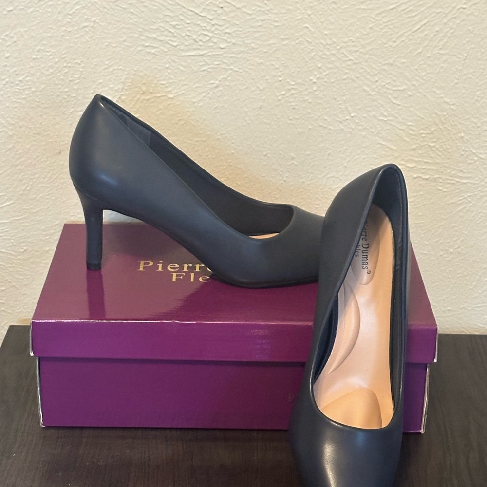Pierre Dumas Women's Navy Heels - Picture 3 of 3